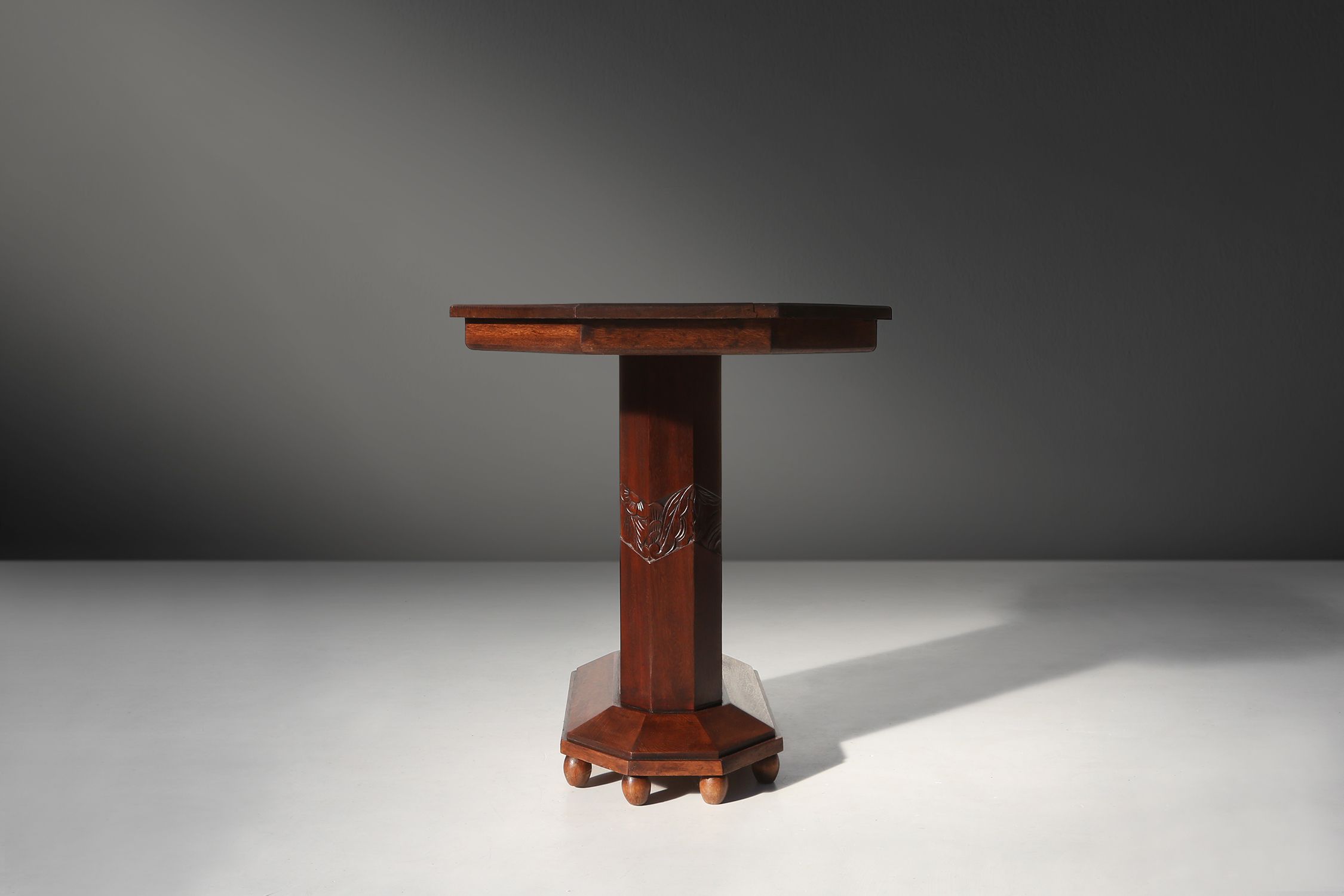 Art Deco side table 1920thumbnail